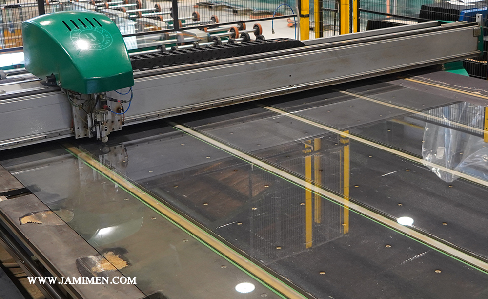 jamimen-safety- tempered-glass-cutting